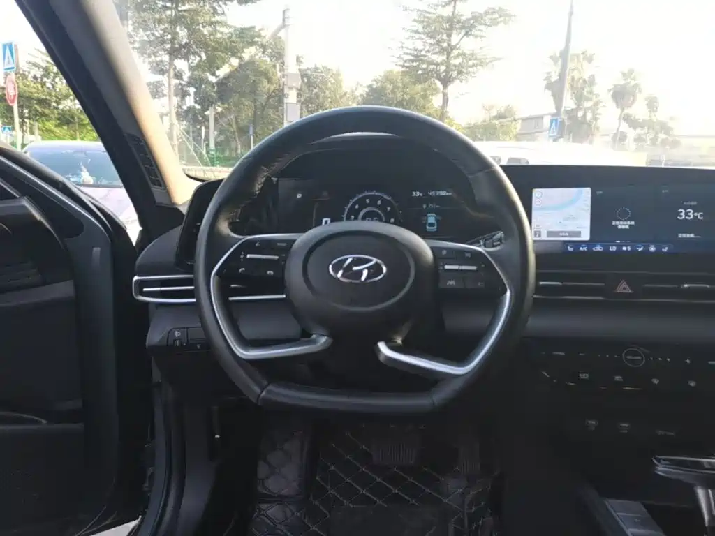 Hyundai Elantra — миниатюра 11