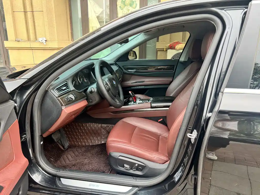 BMW 7 Series — миниатюра 16