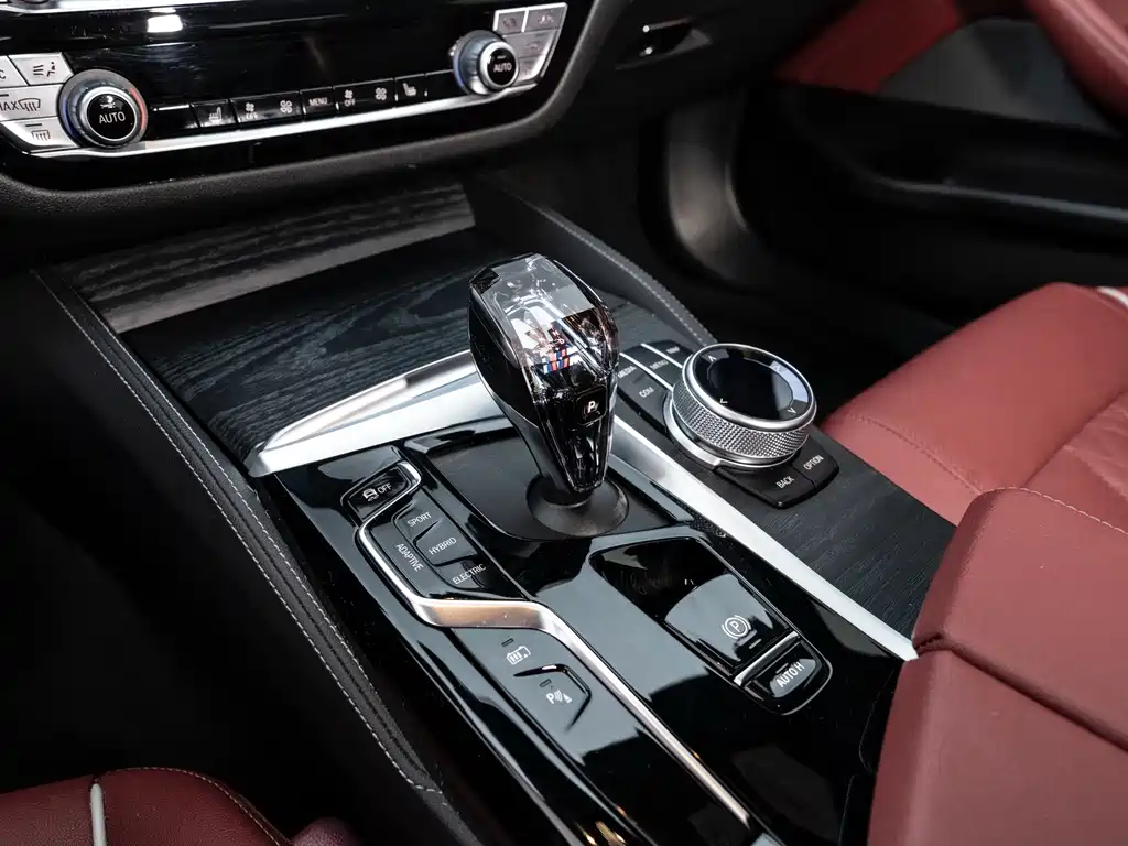 BMW 5 Series PHEV 2022 — фото 16