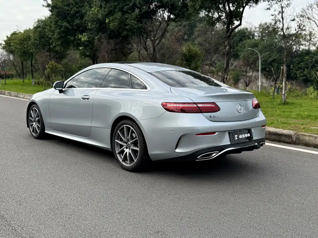 Mercedes-Benz E-Class (Import) — миниатюра 4