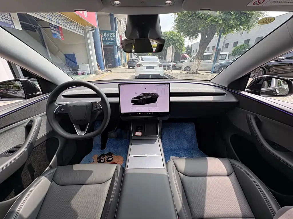Tesla Model Y — миниатюра 8