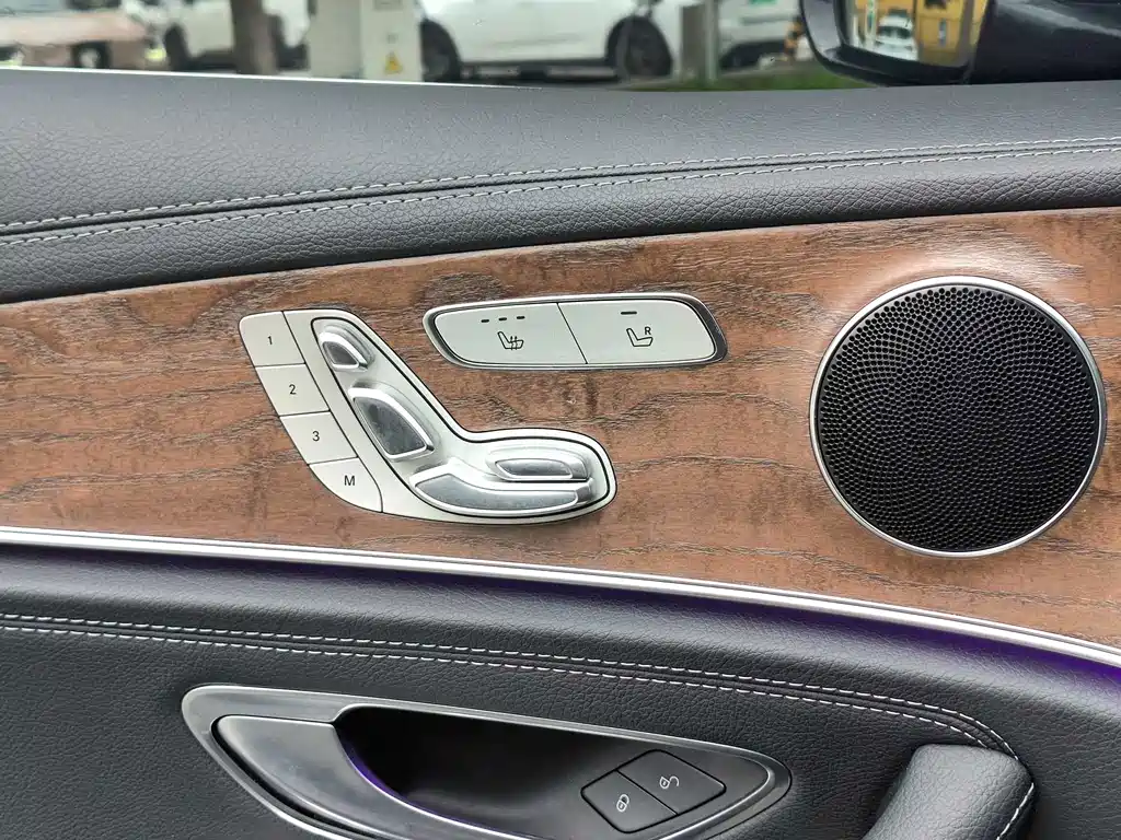 Mercedes-Benz E-Class — миниатюра 16