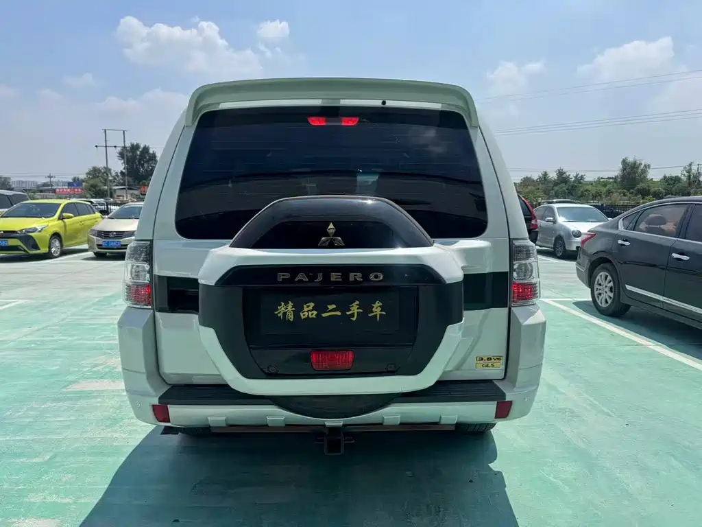 Mitsubishi Pajero (Import) — миниатюра 8