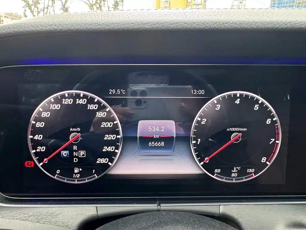 Mercedes-Benz E-Class — миниатюра 9