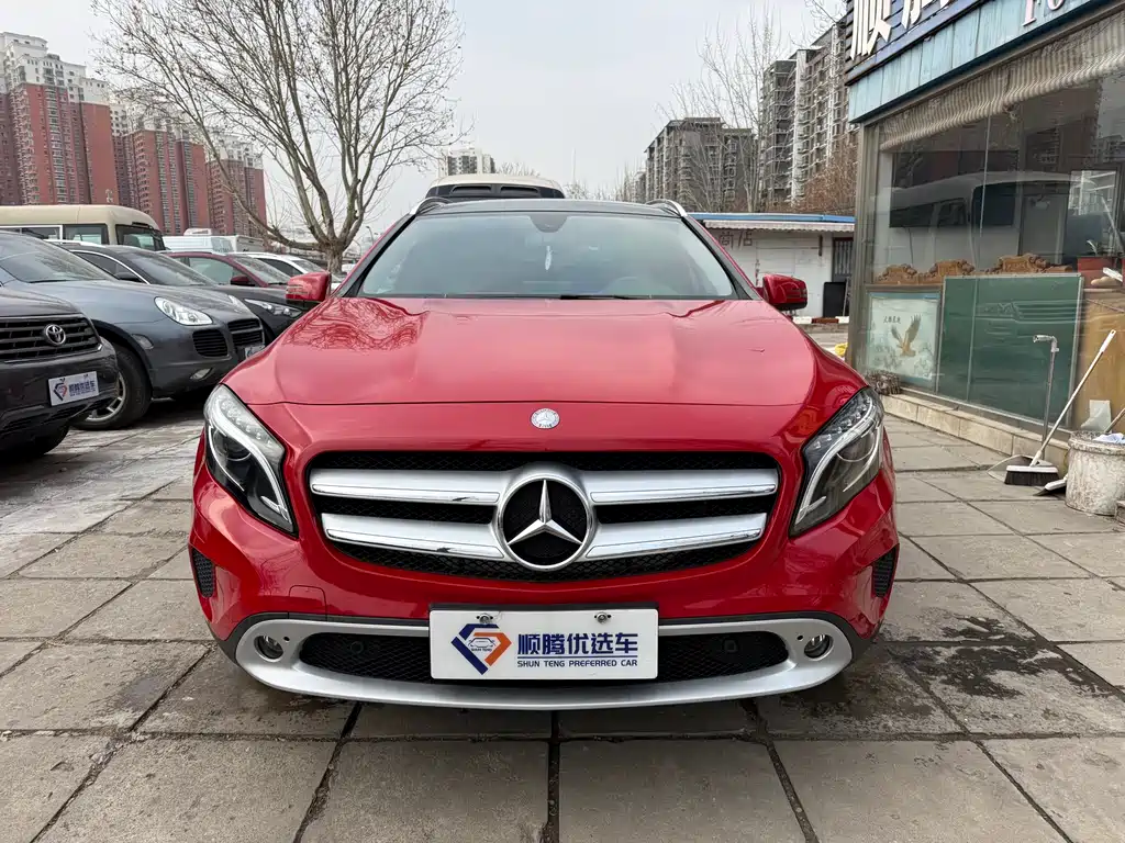 MERCEDES-BENZ GLA