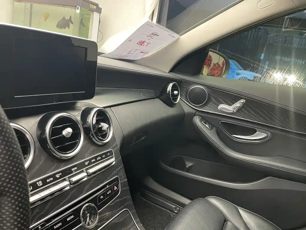Mercedes-Benz C-Class — миниатюра 11