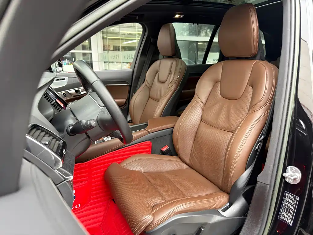 Volvo XC90 — миниатюра 9