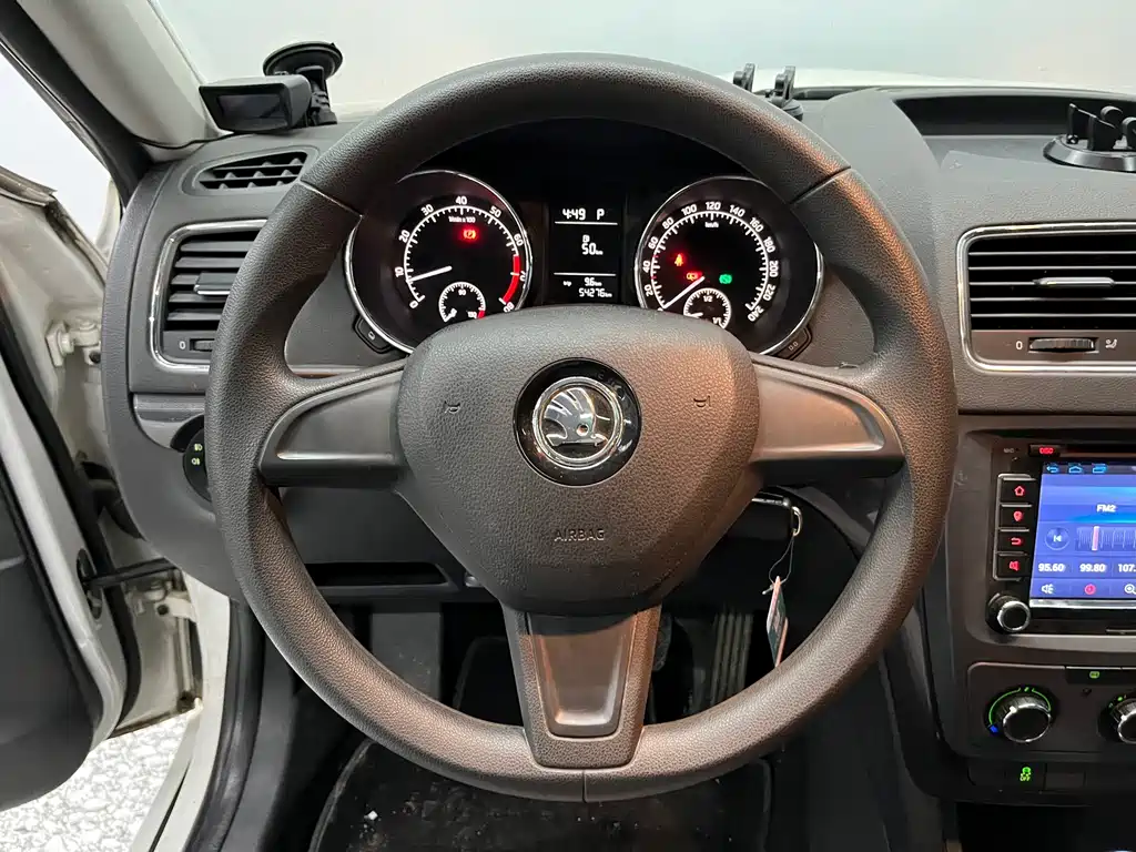 Skoda Yeti — миниатюра 8