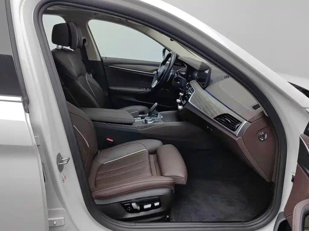 BMW 5 Series — миниатюра 23