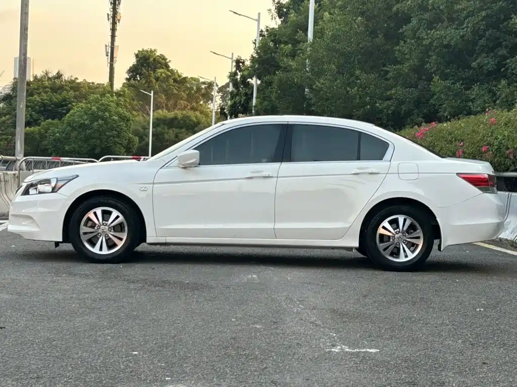 Honda Accord — миниатюра 7