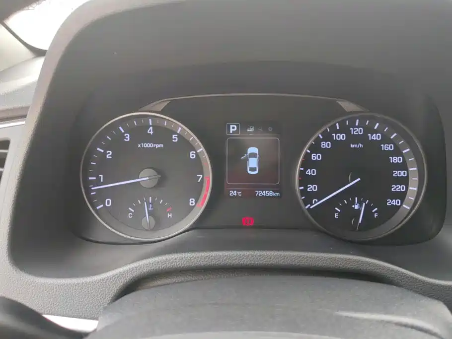 Hyundai Elantra — миниатюра 14