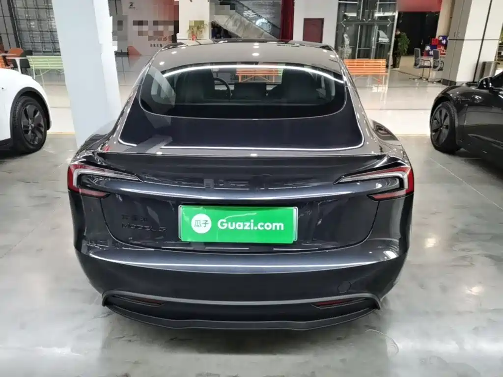 Tesla Model 3 — миниатюра 6
