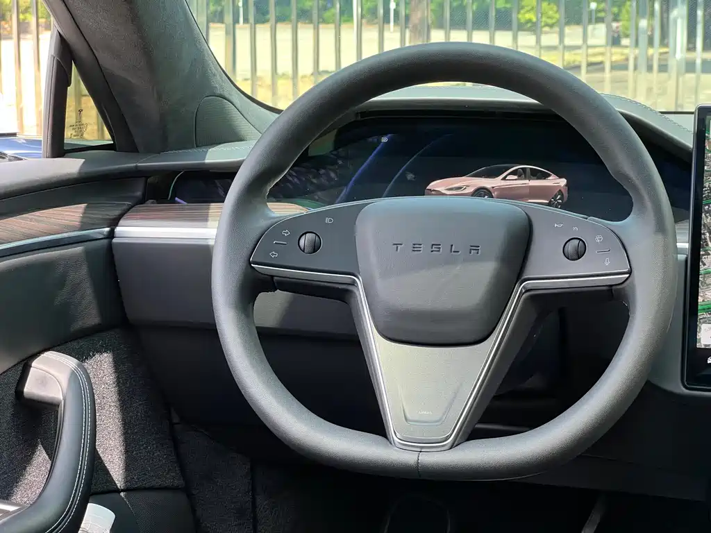 Tesla Model S — миниатюра 17