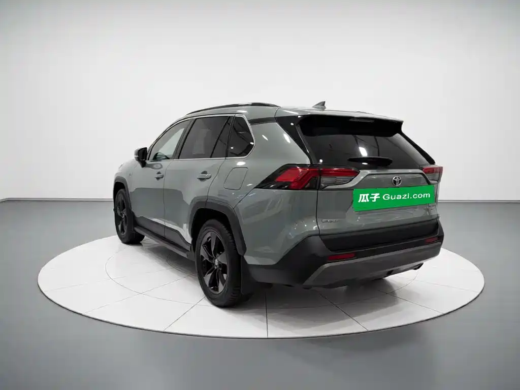 Toyota RAV4 — миниатюра 4