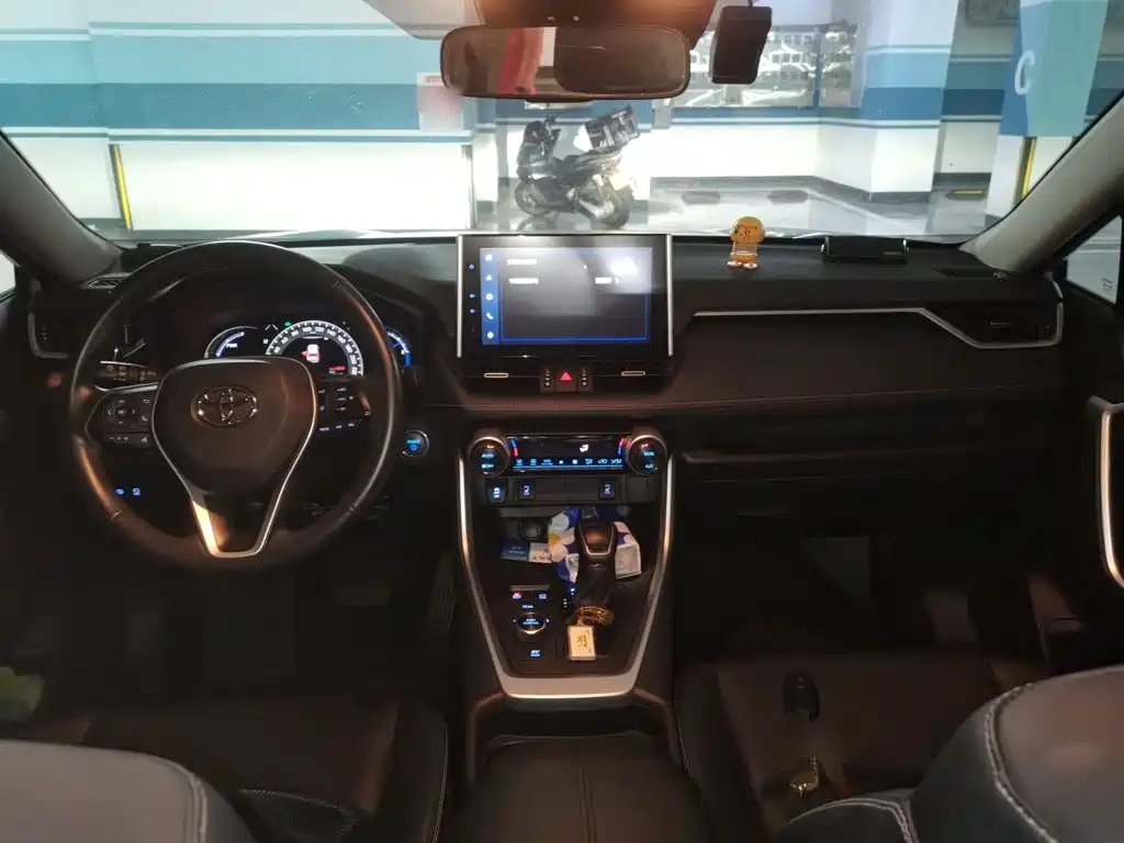 Toyota RAV4 — миниатюра 10