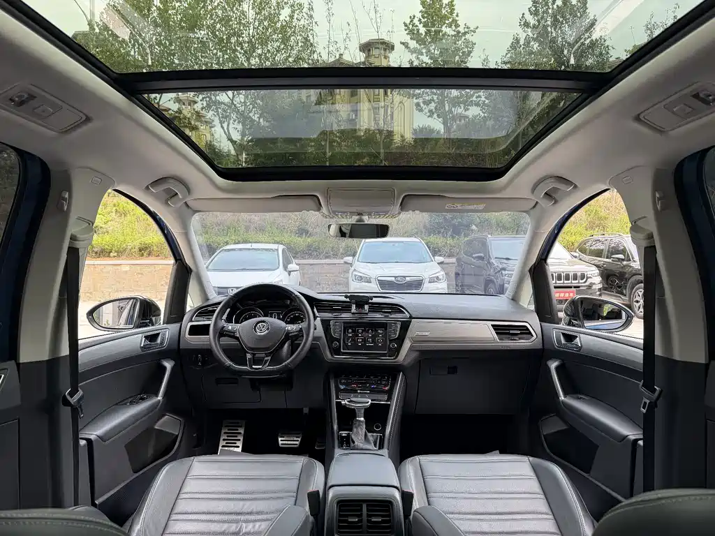Volkswagen Touran — миниатюра 5
