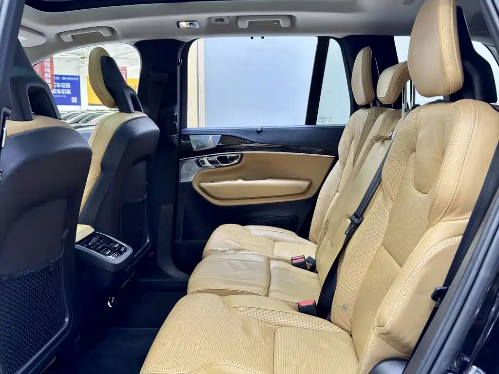 Volvo XC90 — миниатюра 11