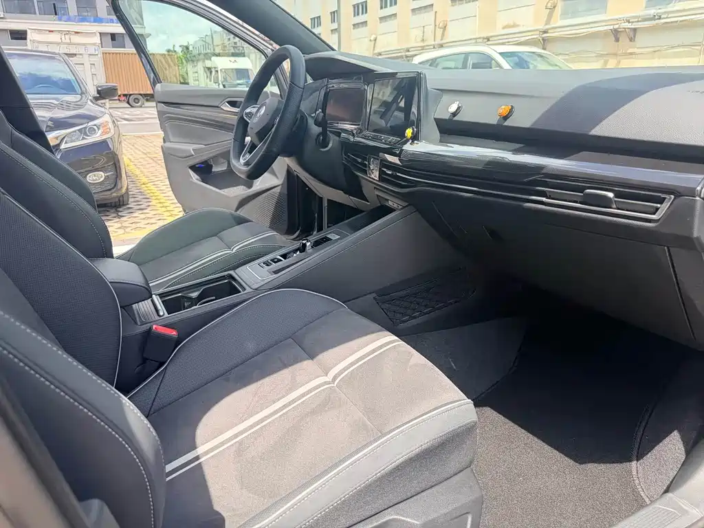 Volkswagen Golf 2023 280TSI DSG R-Line