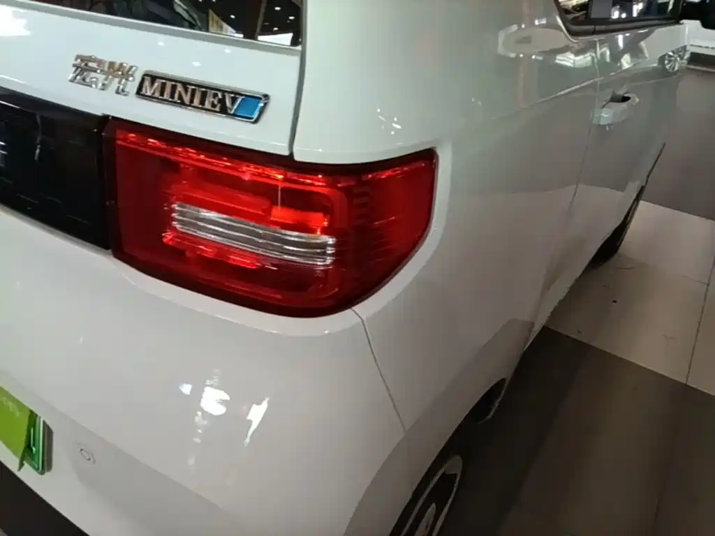 Wuling MINIEV — миниатюра 8