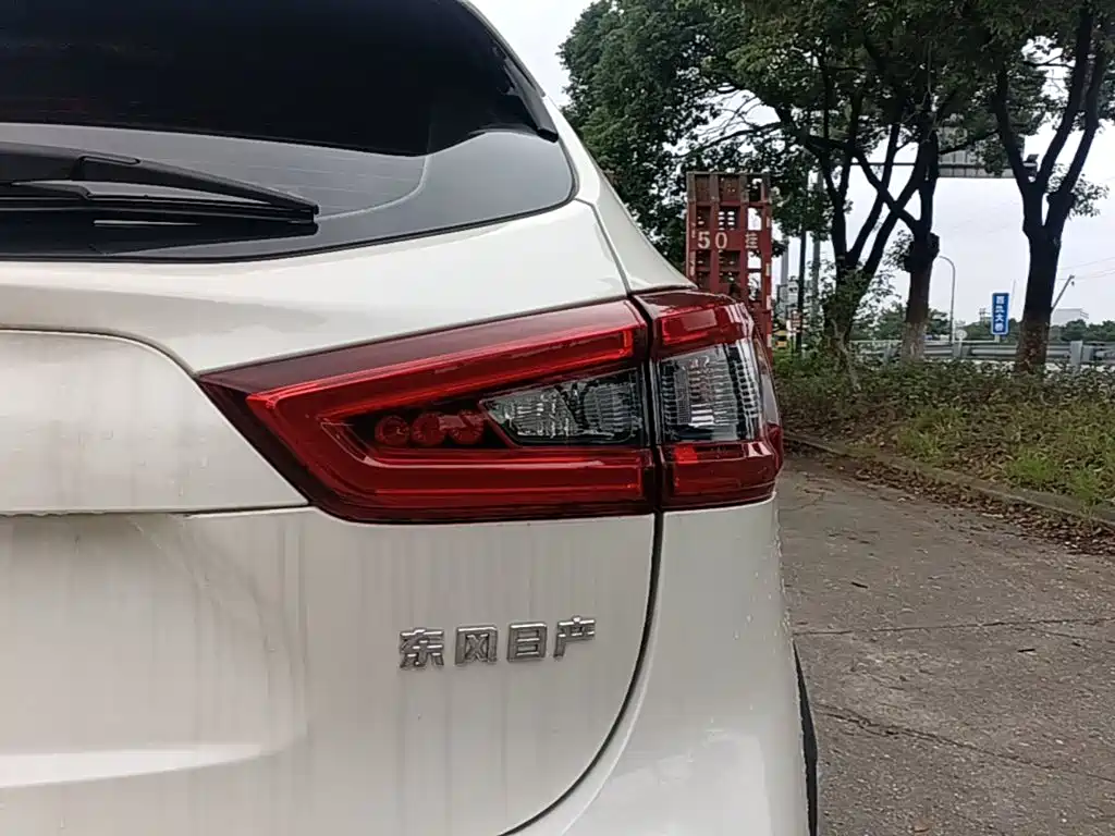Nissan Qashqai — миниатюра 8