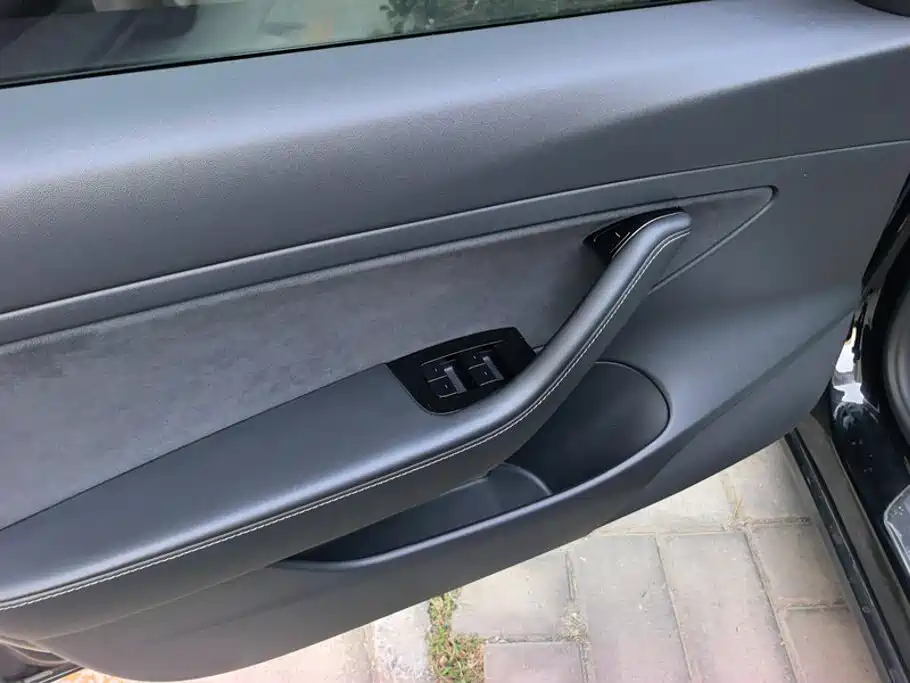 Tesla Model 3 — миниатюра 7