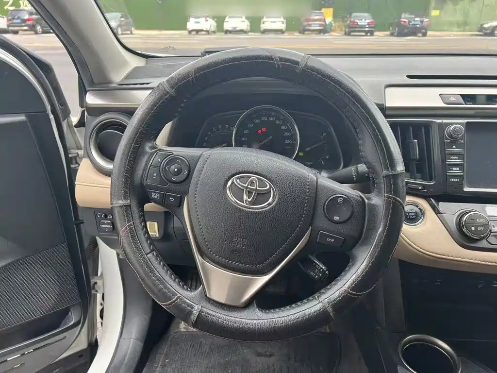 Toyota RAV4 — миниатюра 11