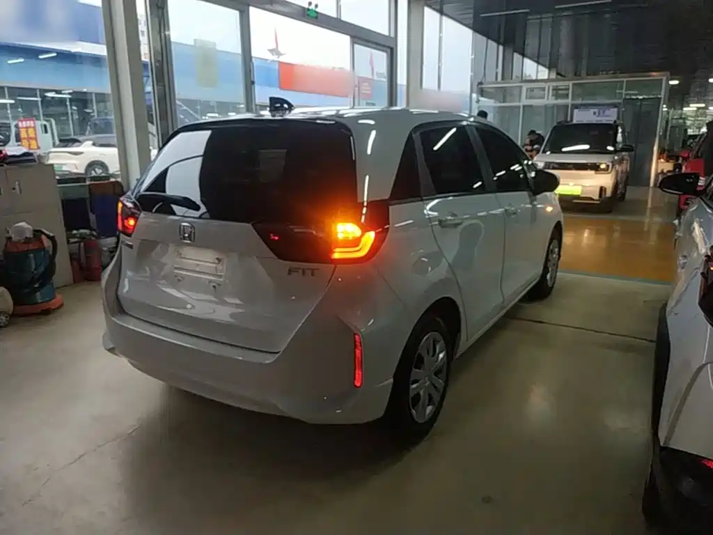 Honda Fit — миниатюра 7