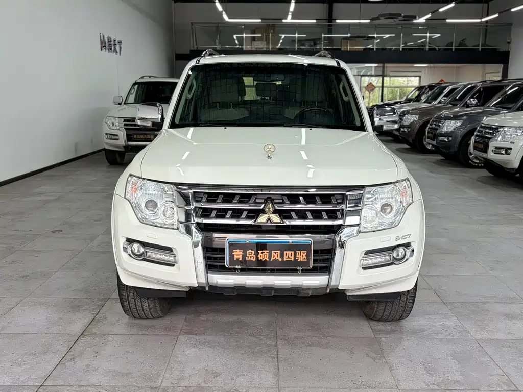 Mitsubishi Pajero (Import)