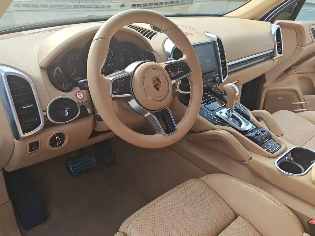 Porsche Cayenne — миниатюра 16