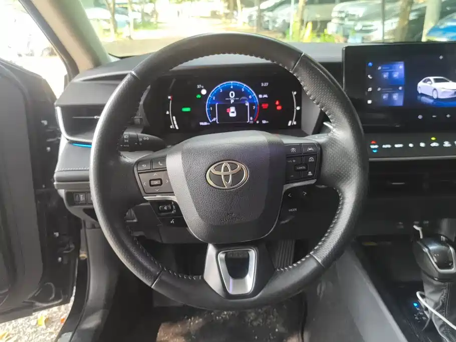 Toyota Camry — миниатюра 15