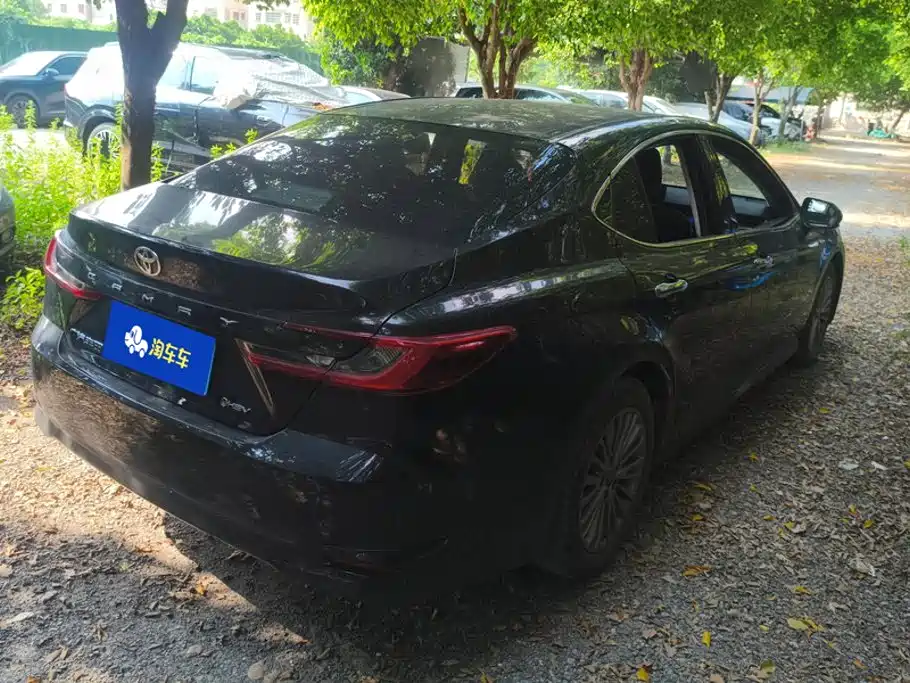 Toyota Camry — миниатюра 3