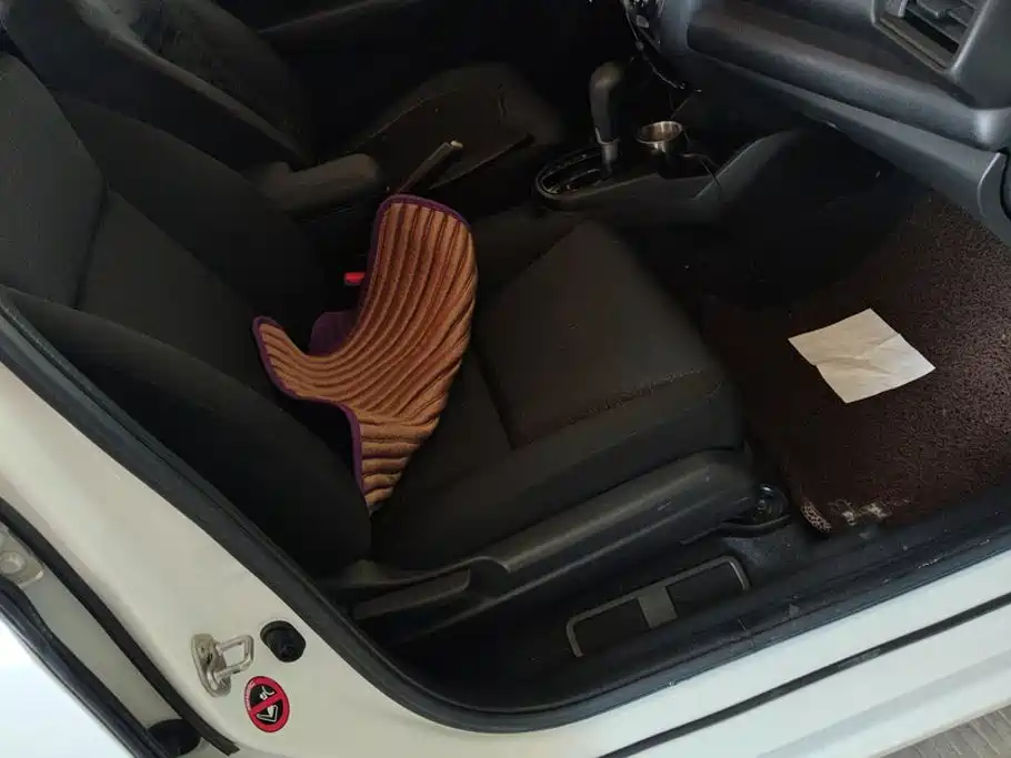 Honda Fit — миниатюра 8