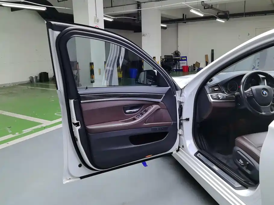 BMW 5 Series — миниатюра 7