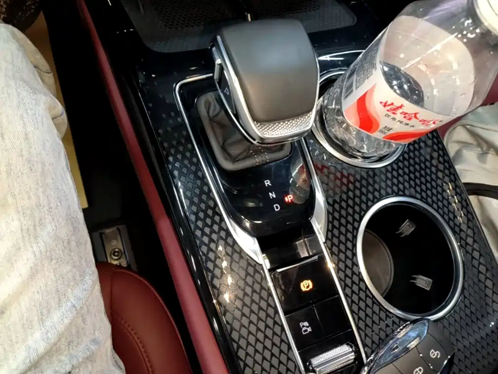 Hongqi Hongqi HS3 PHEV — миниатюра 14