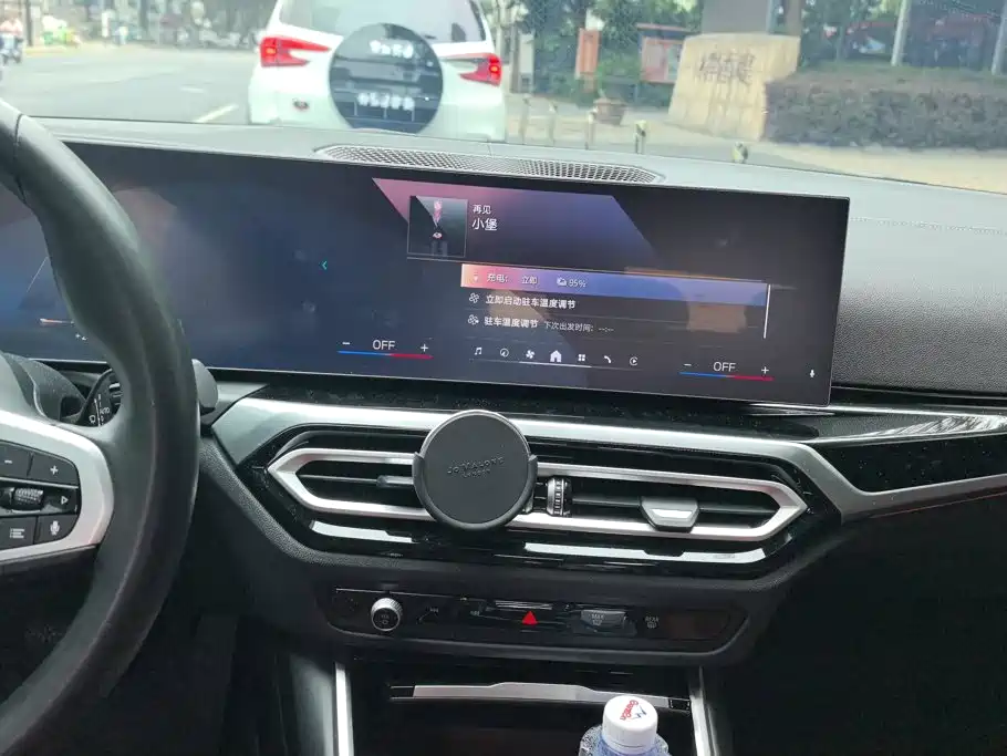 BMW i4 — миниатюра 12