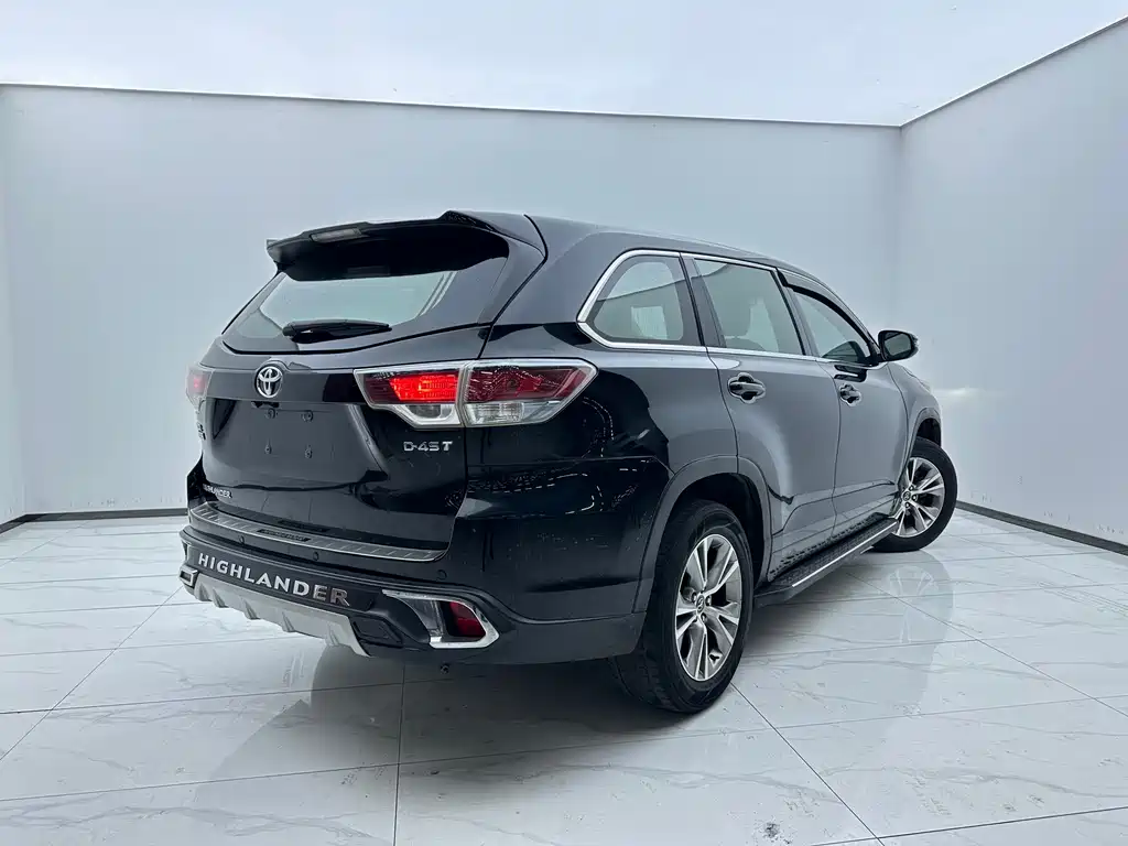 TOYOTA HIGHLANDER