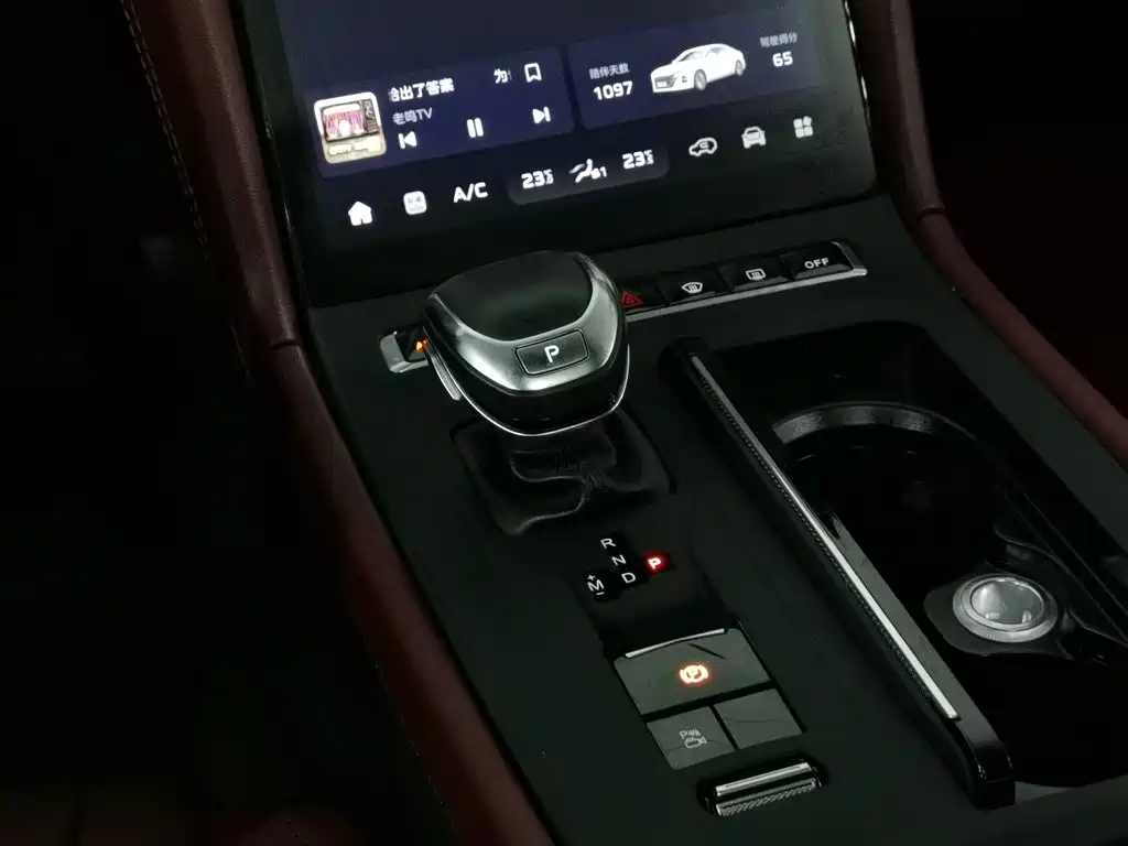 Hongqi Hongqi H5 — миниатюра 13