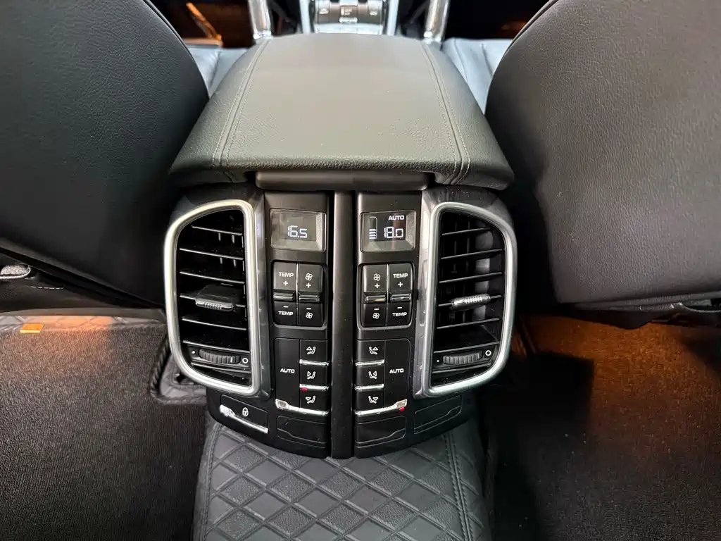 Porsche Cayenne — миниатюра 26