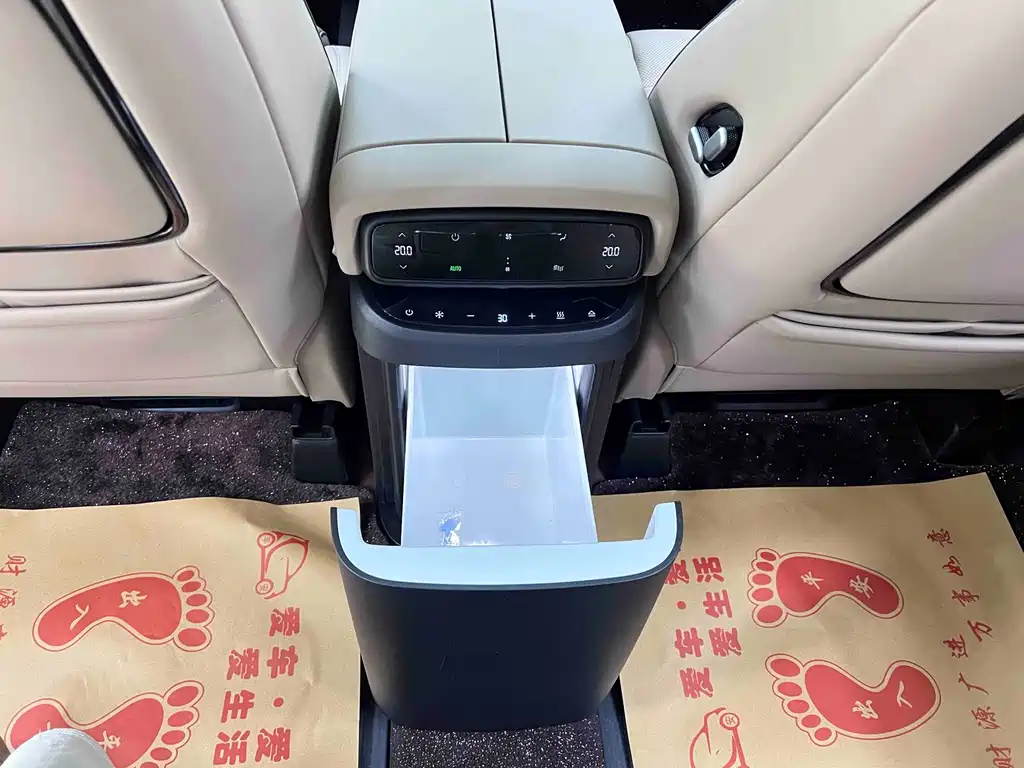 XPeng X9 — миниатюра 12