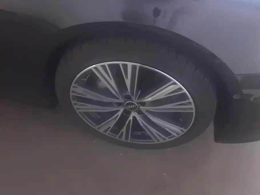 Audi A6L 2025 45 TFSI quattro + Premium