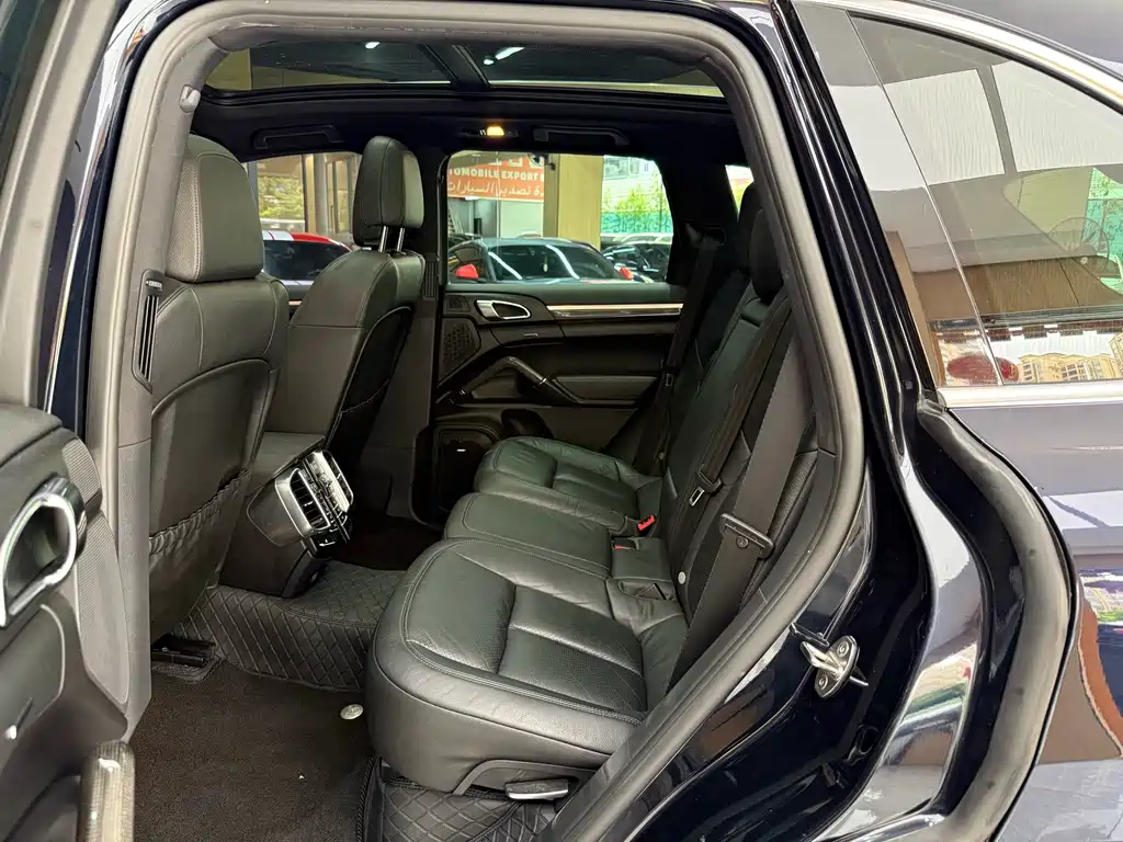 Porsche Cayenne — миниатюра 12