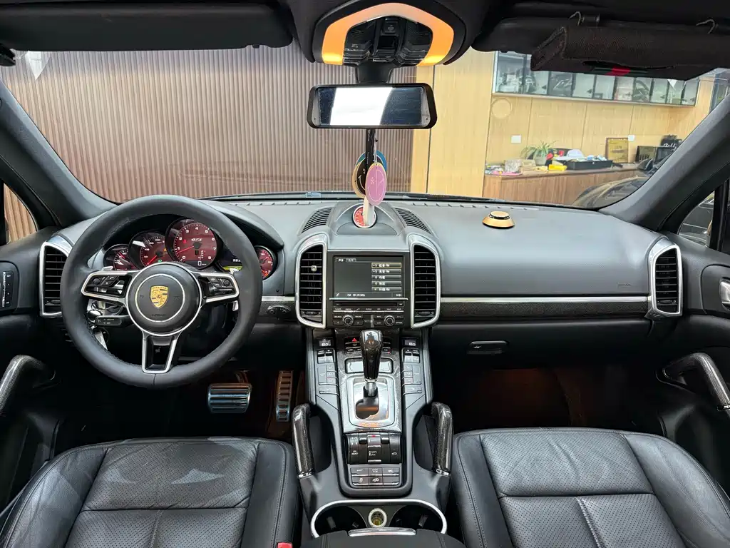 Porsche Cayenne — миниатюра 11