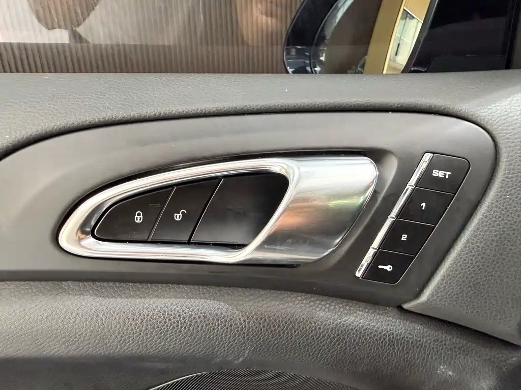 Porsche Cayenne — миниатюра 18