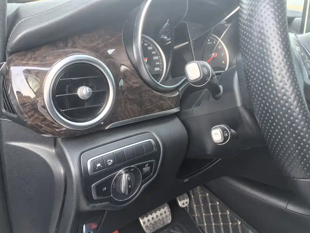 MERCEDES-BENZ V CLASS