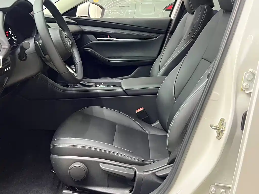 Mazda 3 Axela — миниатюра 14