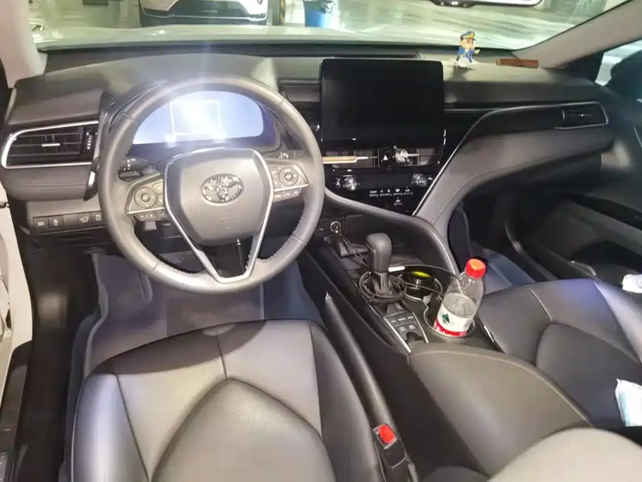 Toyota Camry — миниатюра 12