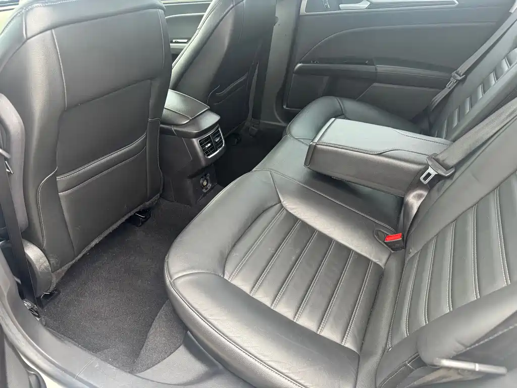 Ford Mondeo — миниатюра 8