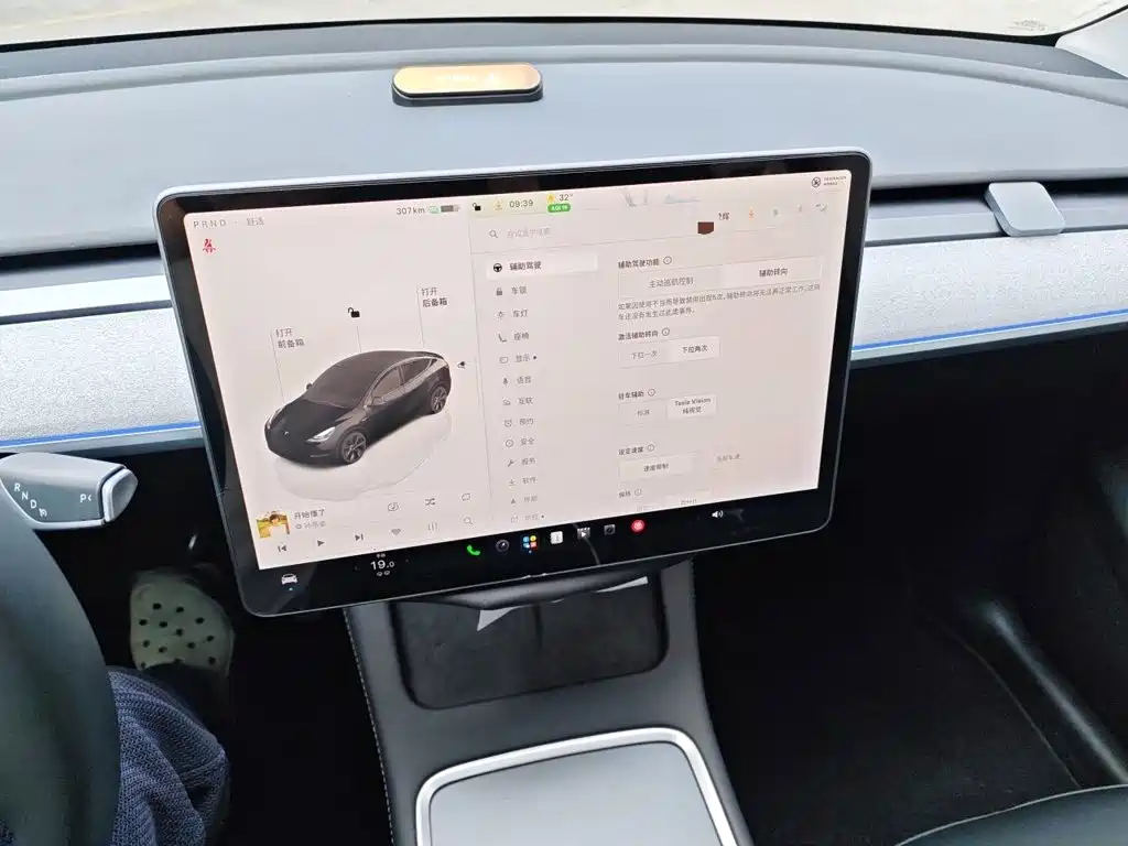 Tesla Model Y — миниатюра 14