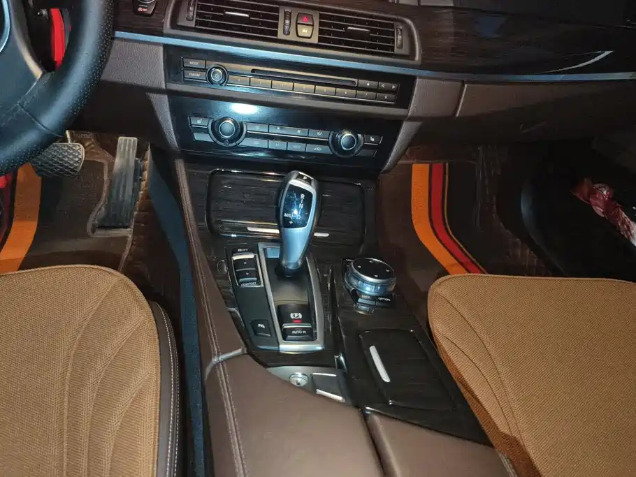 BMW 5 Series — миниатюра 16