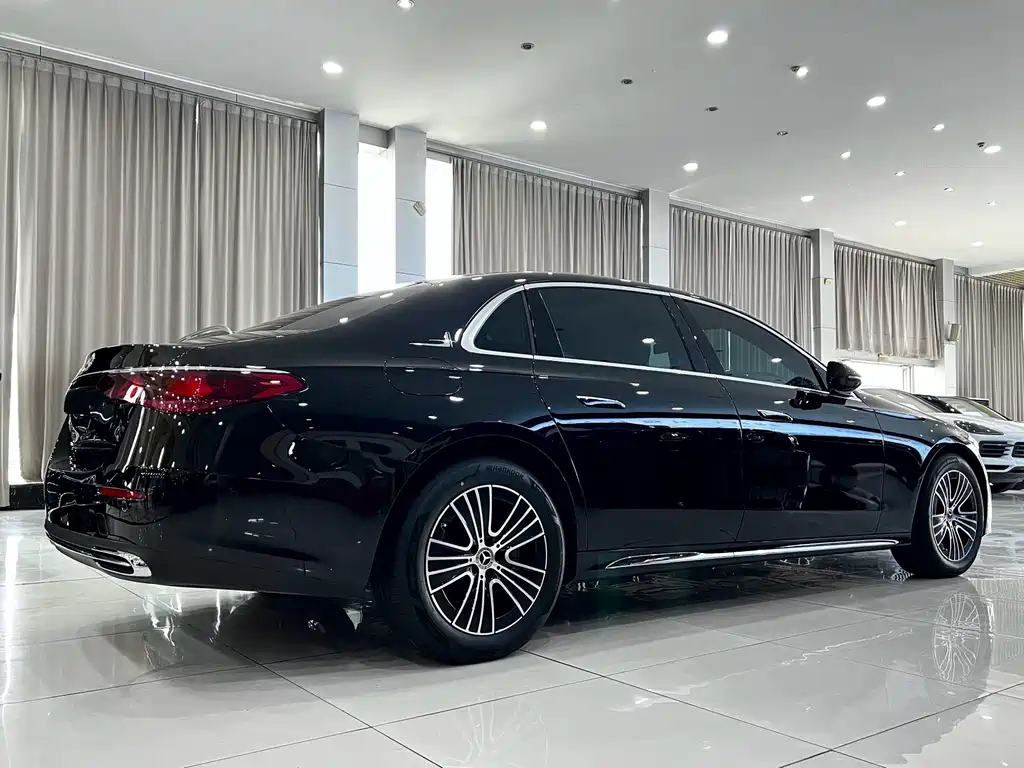 Mercedes-Benz E-Class — миниатюра 4